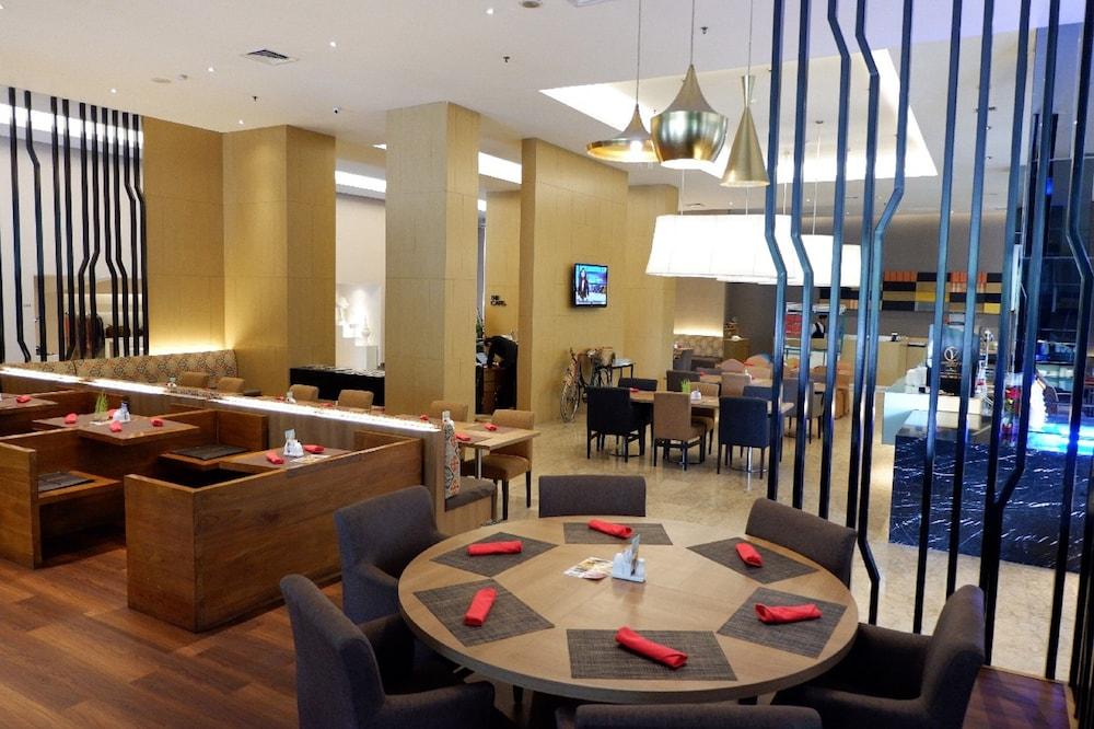 The Premiere Hotel Pekanbaru Dış mekan fotoğraf
