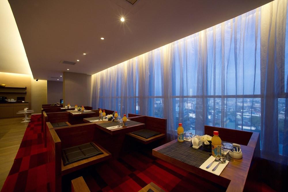 The Premiere Hotel Pekanbaru Dış mekan fotoğraf