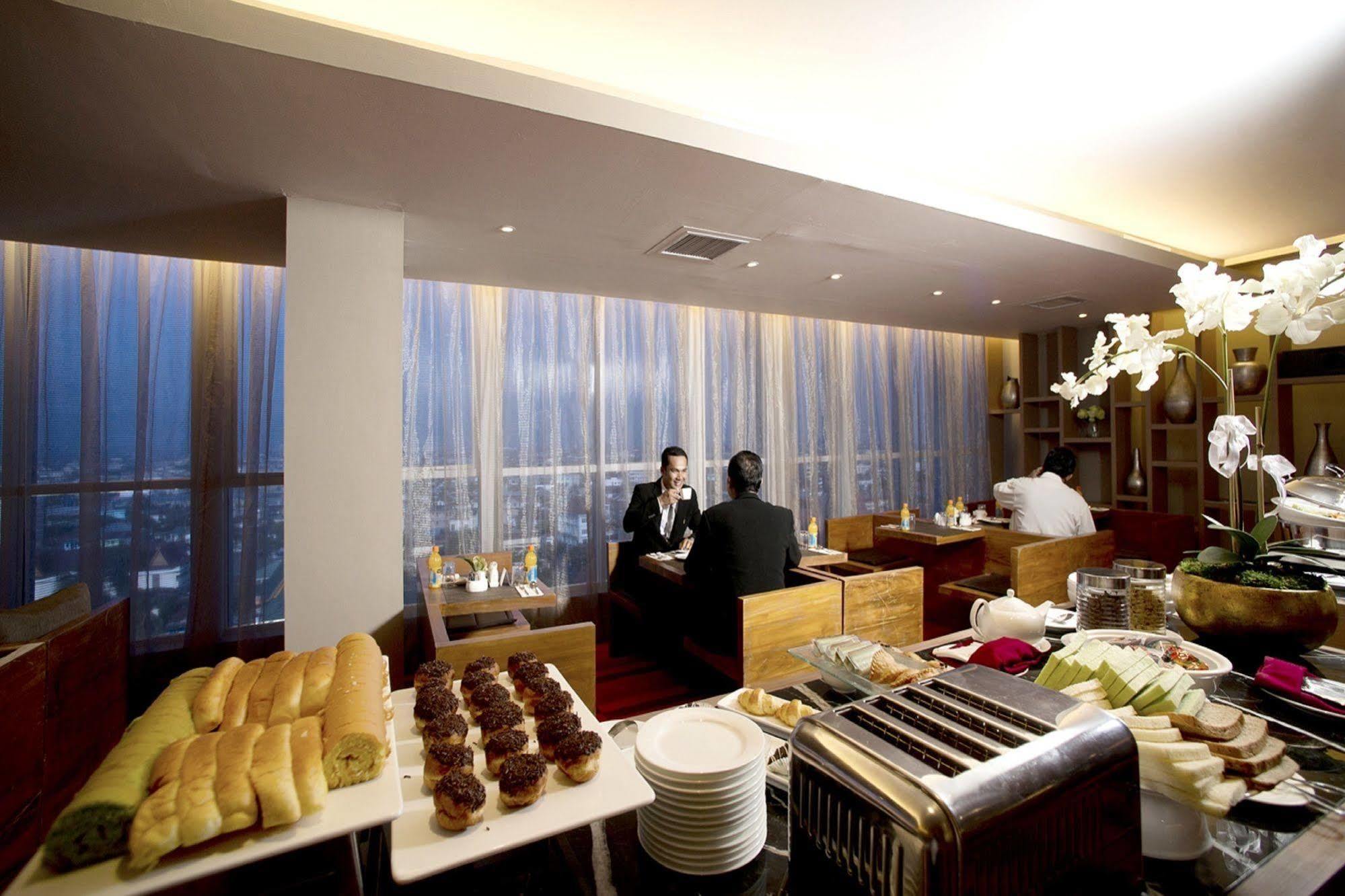 The Premiere Hotel Pekanbaru Dış mekan fotoğraf