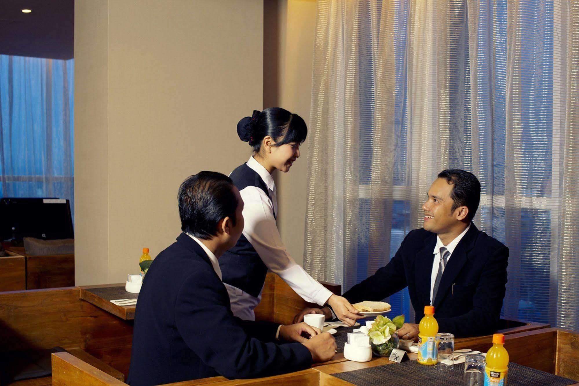 The Premiere Hotel Pekanbaru Dış mekan fotoğraf